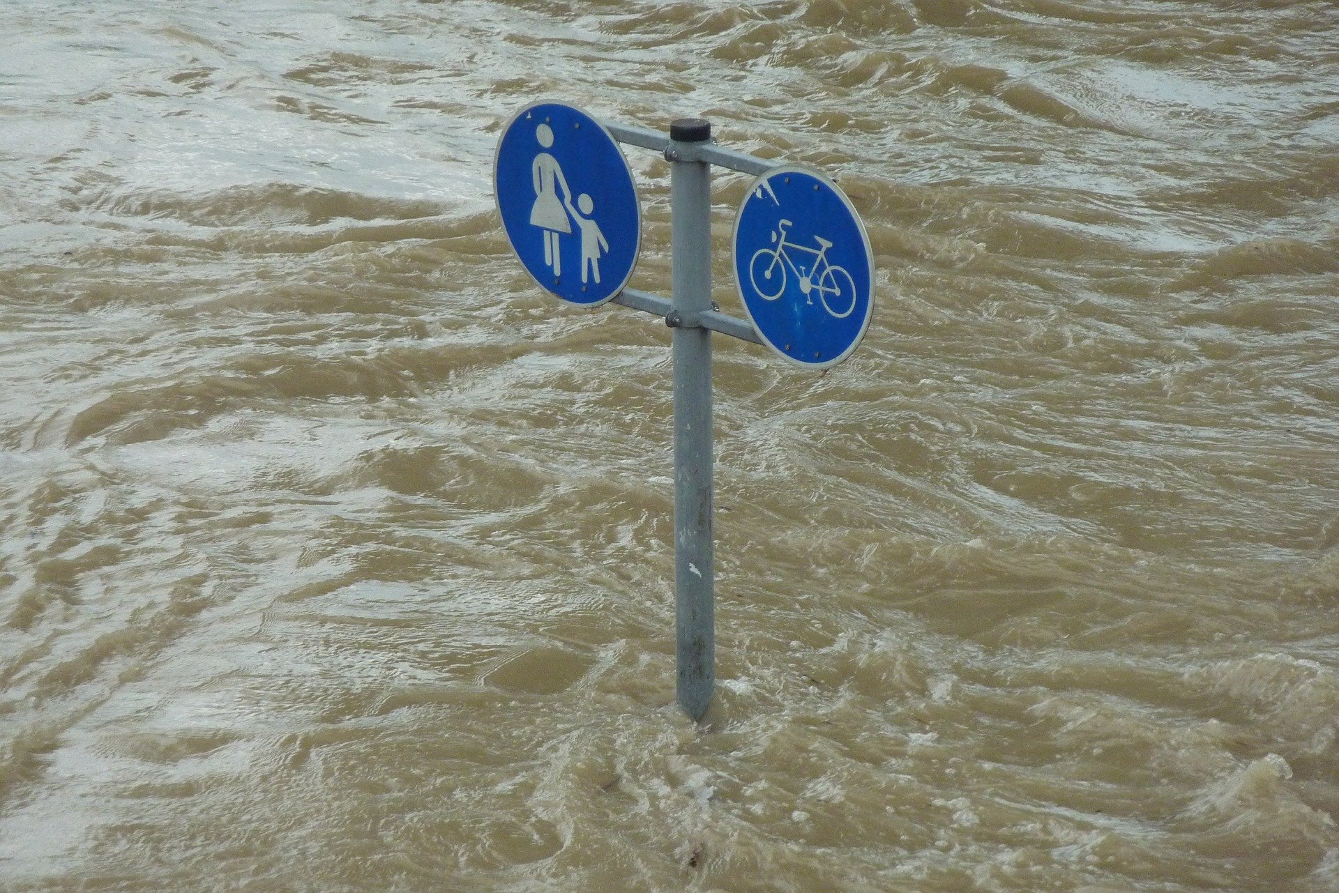 Hochwasser Symbolbild